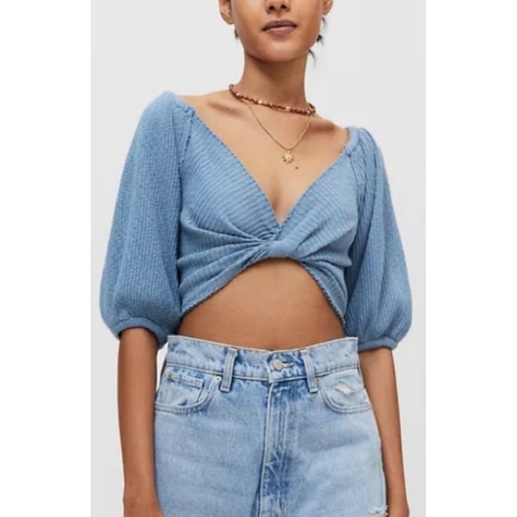 URBAN OUTFITTERS Twist Front Baby Blue Knit Puff Sleeve Crop Top - Picture 1 of 6